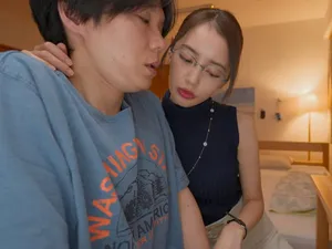 Cô chị gái khiêu gợi và cậu em trai mới lớn
