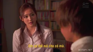 Vớ trắng footjob và xuất tinh trên chân