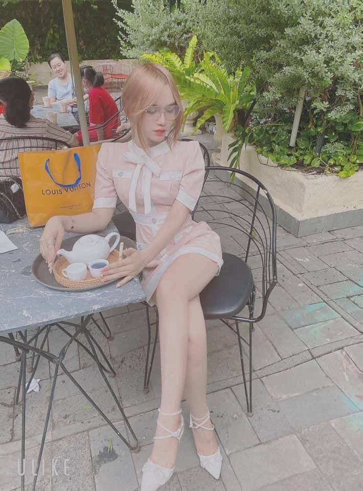 Em gái tóc phủ đầy chậu quan hệ tình dục trong khách sạn với khuôn mặt xinh đẹp❤️Cô gái trẻ mặc đồ đen liếm lồn và quan hệ từ phía sau, lén rút bao cao su ra và xuất tinh vào bên trong...