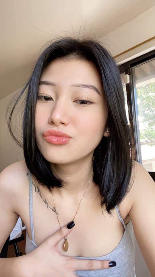 Chị trưởng phòng khó tính nhưng được cái vú to