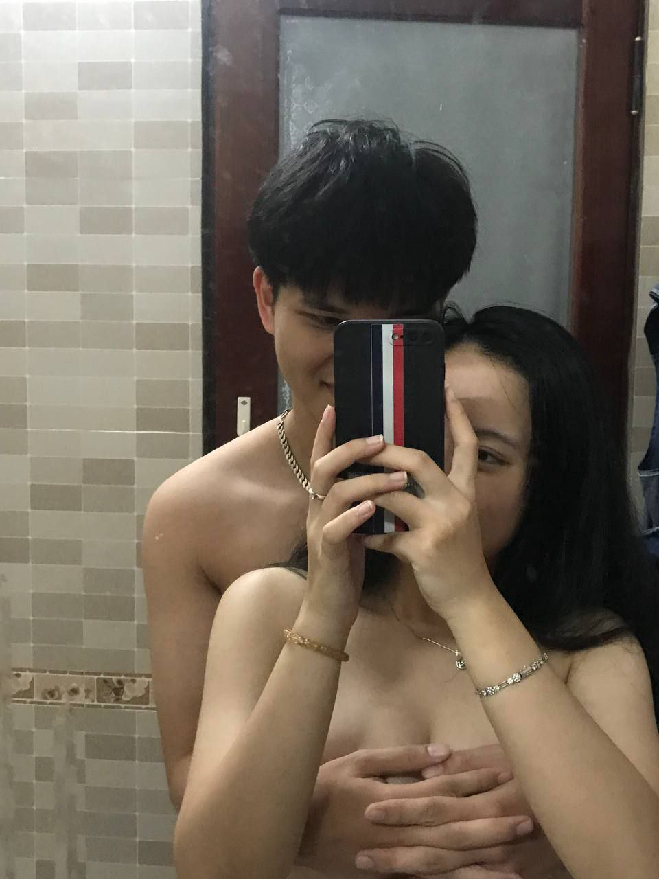 "Lần này để em địt anh nhé, sau này đừng hẹn kiểu này nữa" Giờ nghỉ trưa, tôi hẹn với lễ tân công ty ra hành lang rồi được bú cu