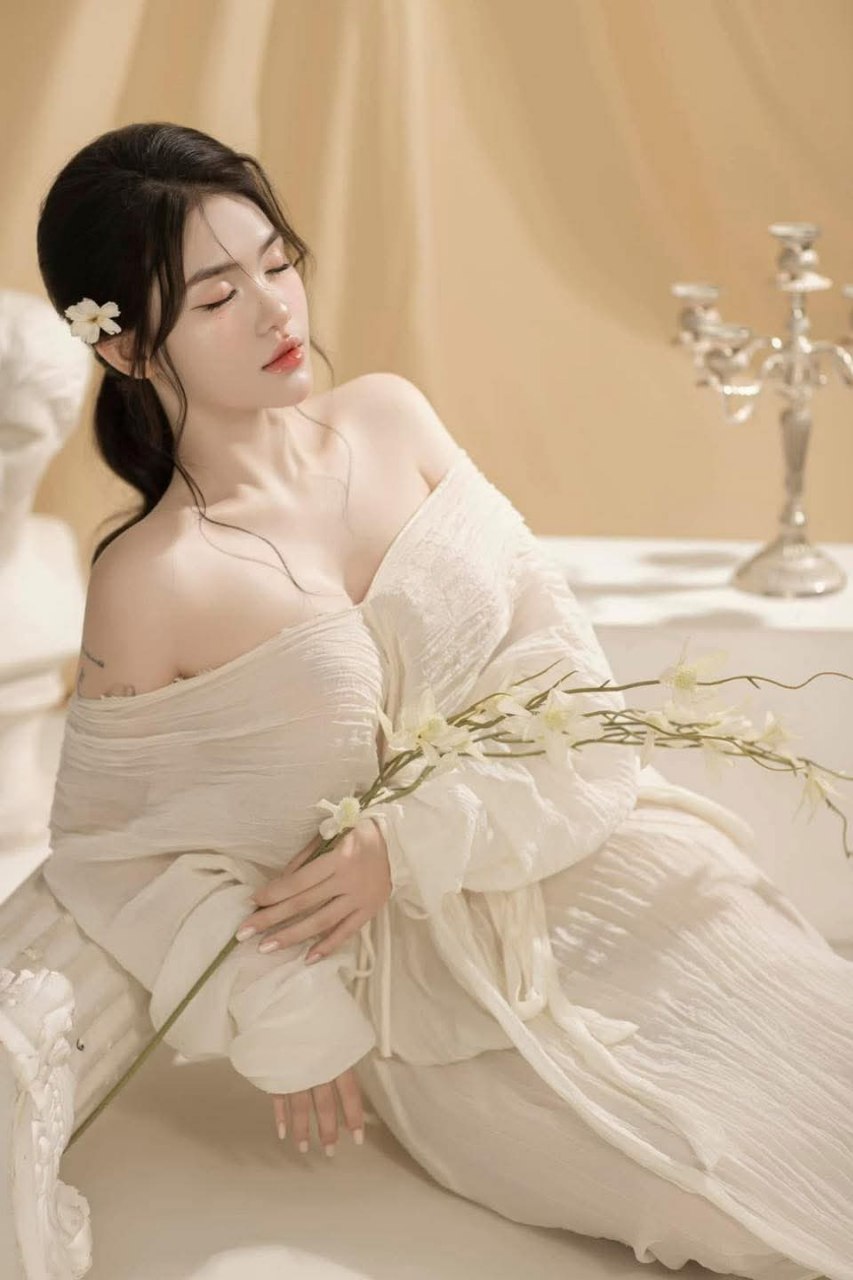 Con rên bé thôi không mẹ nghe thấy bây giờ
